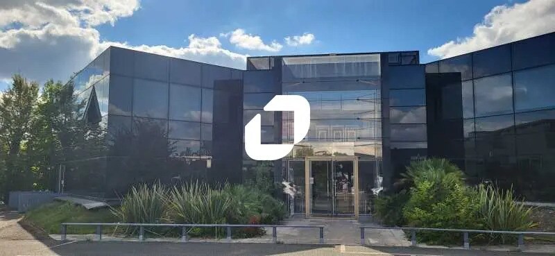 Office in Mérignac to rent - Building Photo - Image 1 of 6