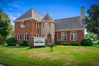 1501 Clark St, Stevens Point, WI for rent Building Photo- Image 1 of 21