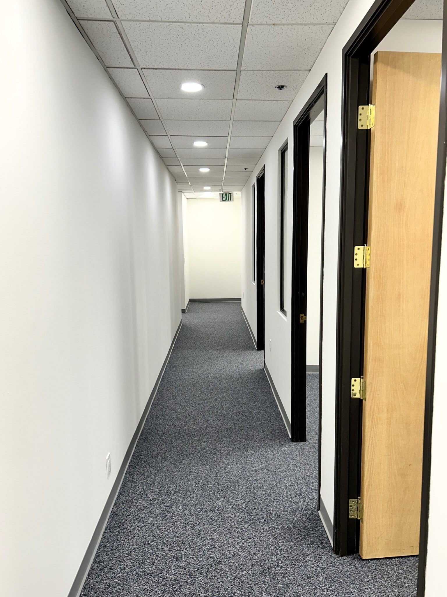 20700 Ventura Blvd, Woodland Hills, CA to rent Interior Photo- Image 1 of 5