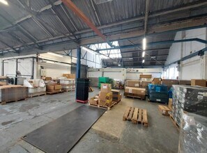 Bridge Rd, Camberley to rent Interior Photo- Image 2 of 2