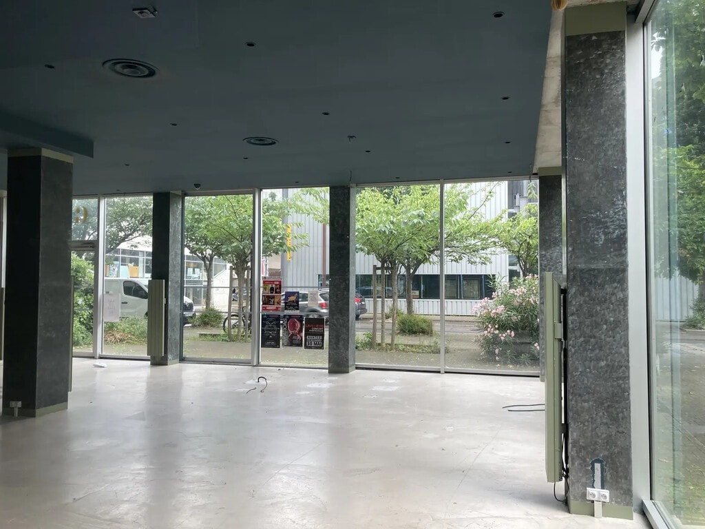 Location Commerce 139 m² - Photo 1