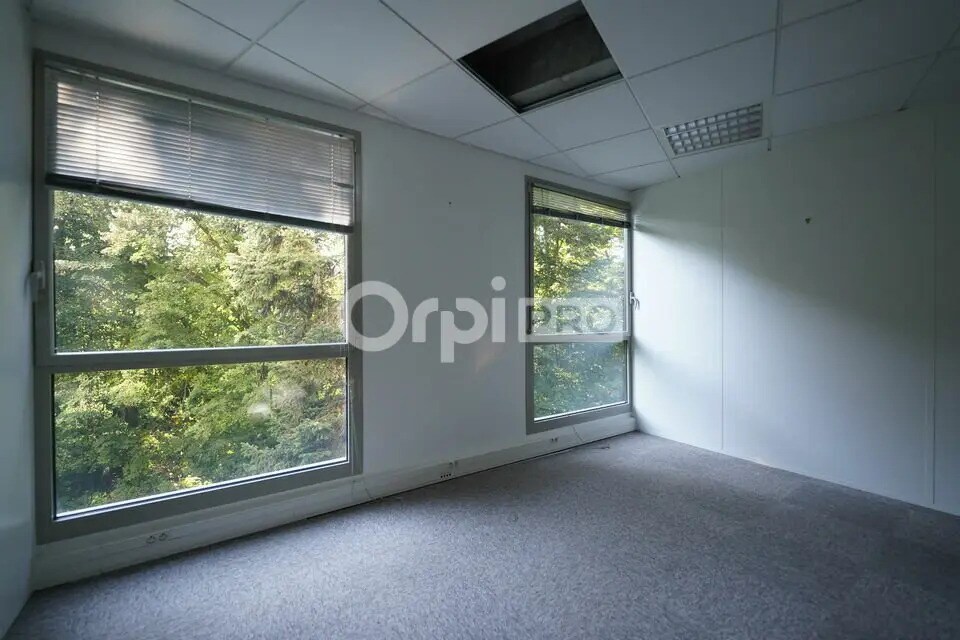 Office in Écully to rent Primary Photo- Image 1 of 8