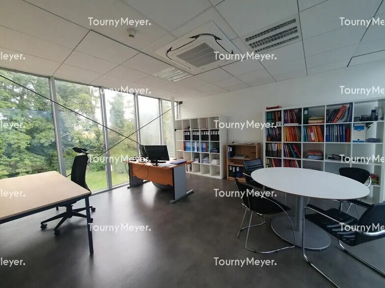 Office in Le Haillan to rent - Interior Photo - Image 3 of 7
