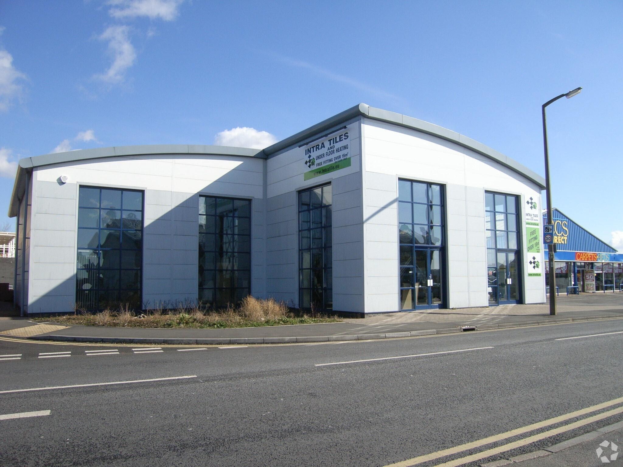 Tremains Rd, Bridgend to rent Primary Photo- Image 1 of 2