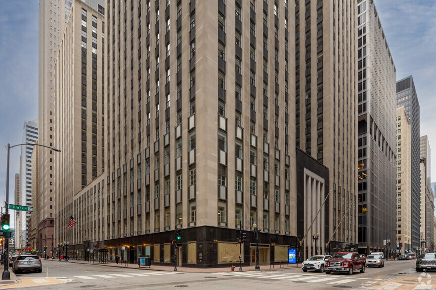 135 S LaSalle St, Chicago, IL for rent - Building Photo - Image 2 of 17