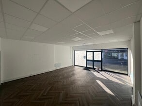 44-46 North Rd, Lancing to rent Interior Photo- Image 1 of 3