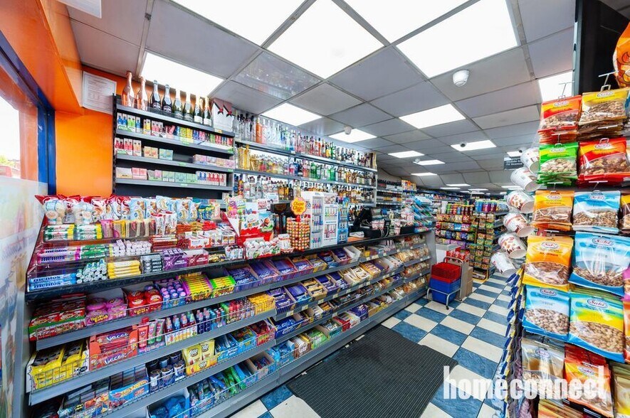 132 Hoe St, London to rent - Interior Photo - Image 2 of 10