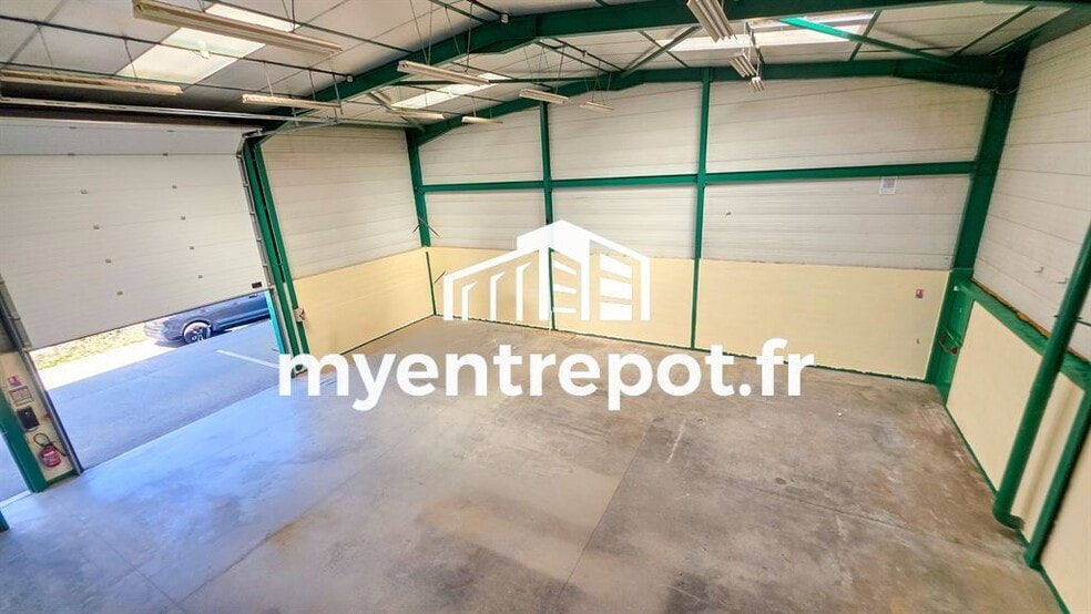 Light Industrial in Aubagne to rent - Building Photo - Image 3 of 7