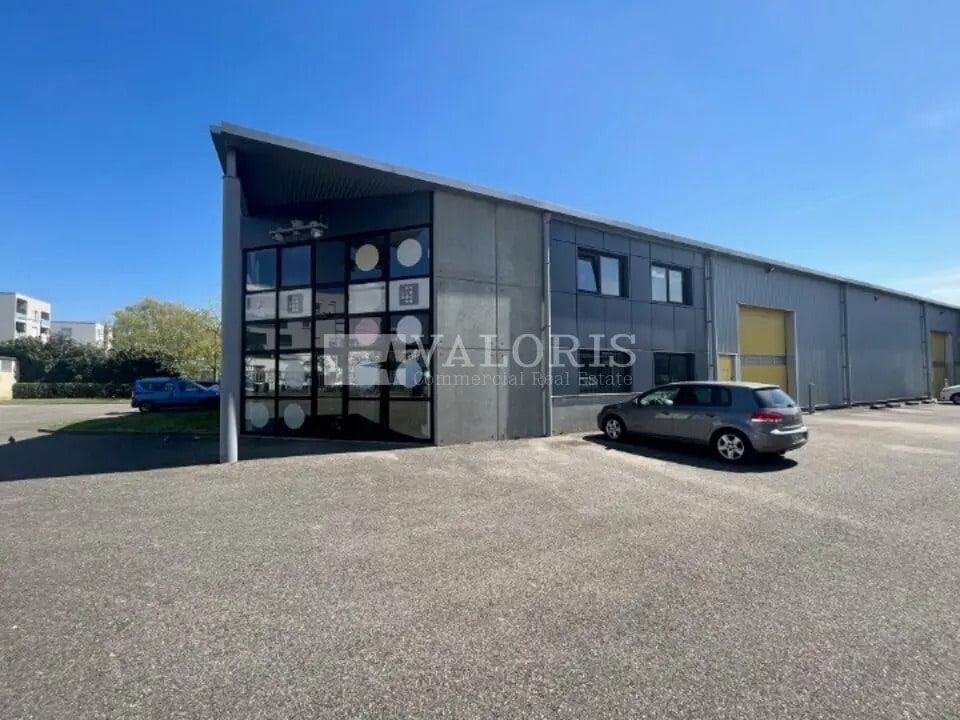 Light Industrial in Vaulx-en-Velin to rent Primary Photo- Image 1 of 4