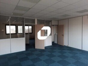 Office in Villebon-sur-Yvette to rent Interior Photo- Image 1 of 1