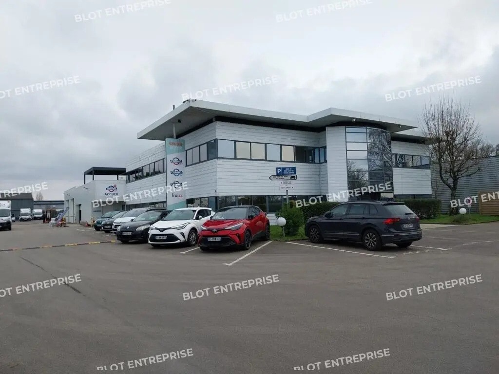 Vente Entrepôt 2 047 m² - Photo 1