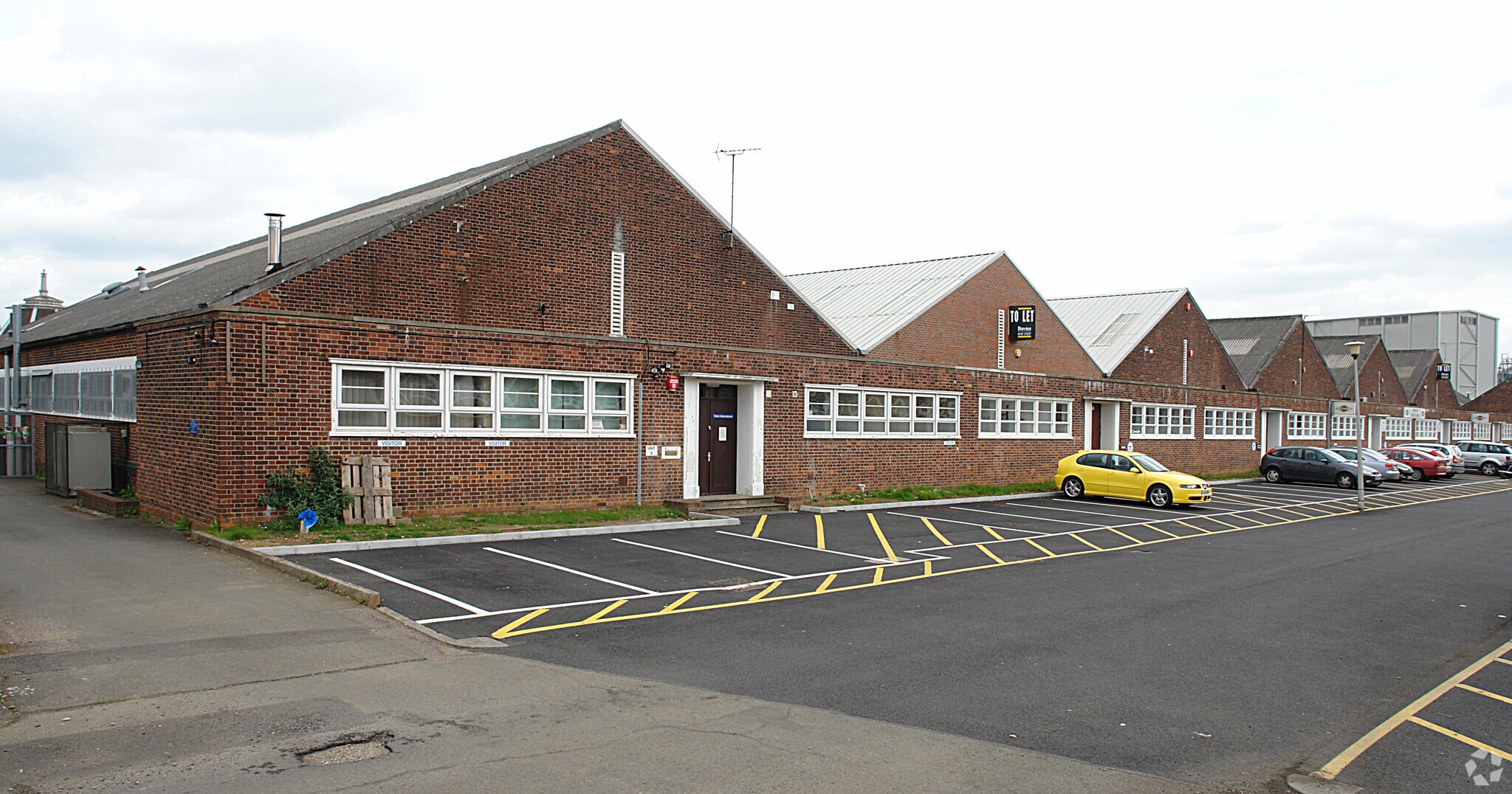 Tewin Rd, Welwyn Garden City to rent Primary Photo- Image 1 of 5