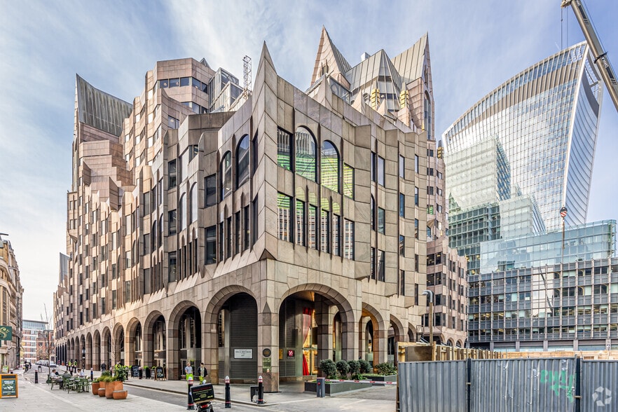 2 Minster Ct, London to rent - Primary Photo - Image 1 of 5