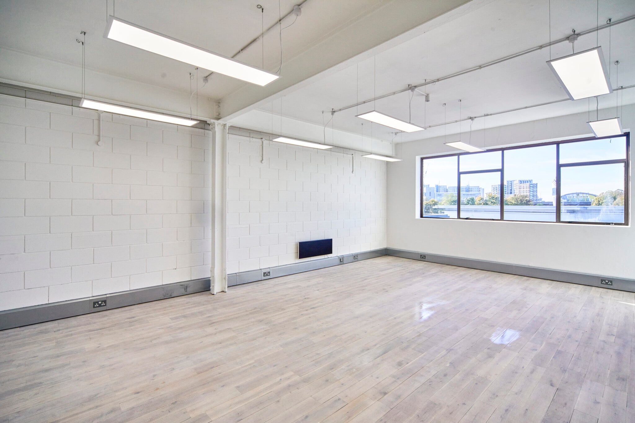 114 Power Rd, London to rent Interior Photo- Image 1 of 4