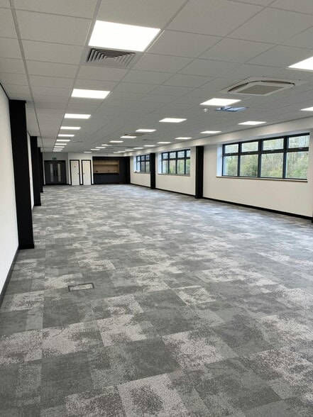 Unit 720 Daten Ave, Warrington to rent - Building Photo - Image 3 of 12