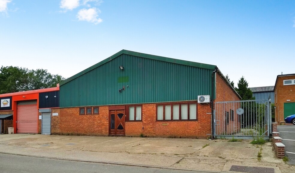 High March Clos, Daventry for sale - Building Photo - Image 1 of 1