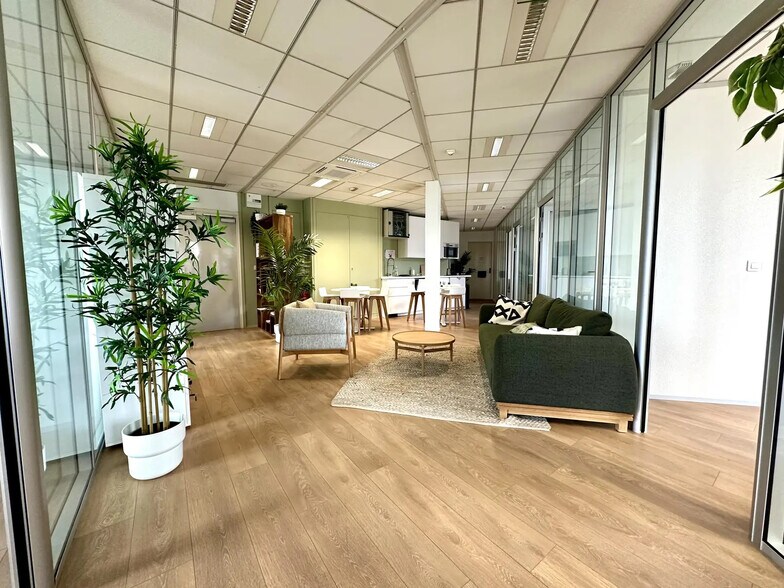 1 Bis Avenue Foch, Saint-Maur-des-Fossés to rent - Interior Photo - Image 1 of 5