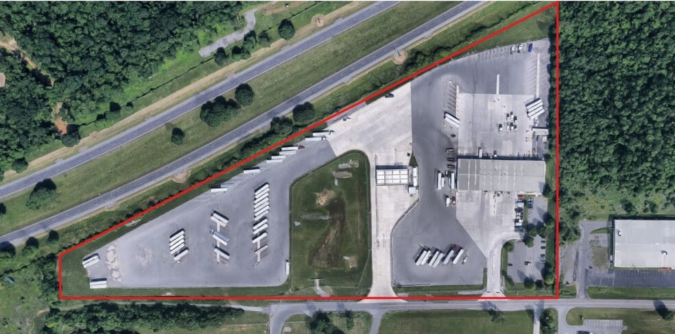 818 Corning Way, Martinsburg, WV to rent - Building Photo - Image 3 of 15