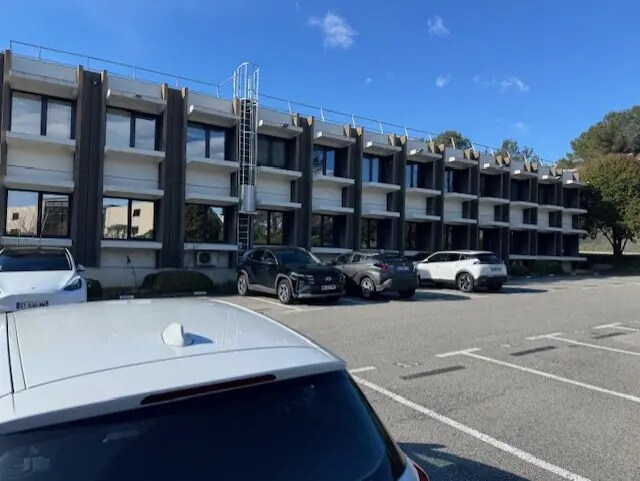 Office in Valbonne to rent - Building Photo - Image 2 of 8
