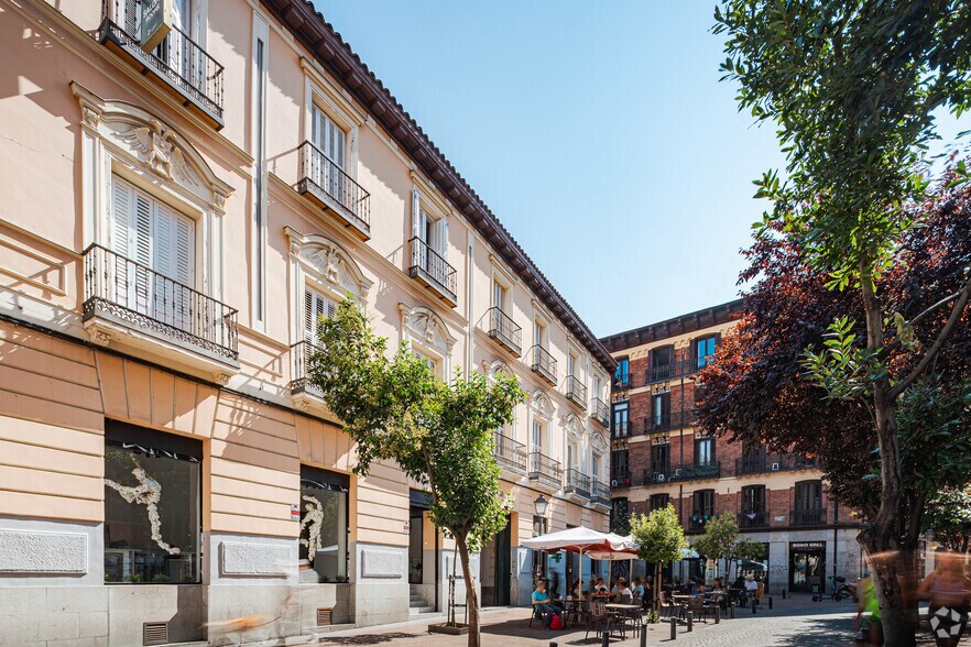 Calle Pez, 38, Madrid, Madrid to rent - Building Photo - Image 2 of 3