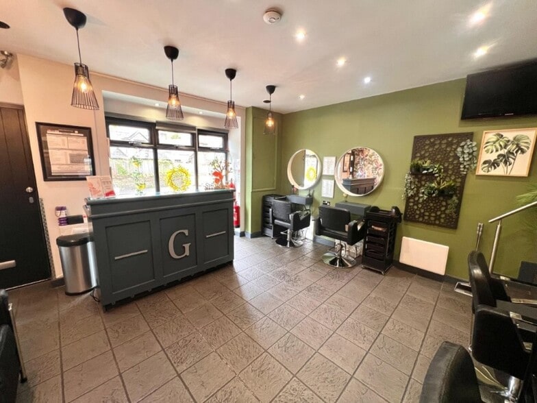 53-53A North Rd, Huddersfield for sale - Interior Photo - Image 2 of 5