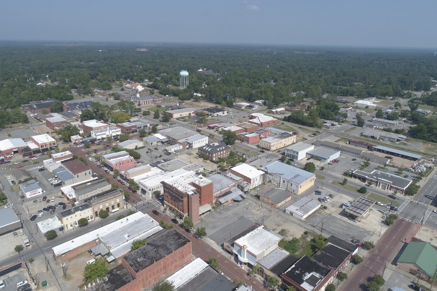 118-124 S Grant St, Fitzgerald, GA for rent - Aerial - Image 3 of 13