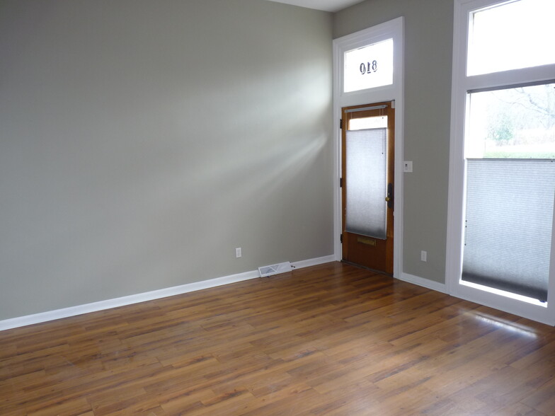 810 Western Ave, Pittsburgh, PA for rent - Interior Photo - Image 2 of 10