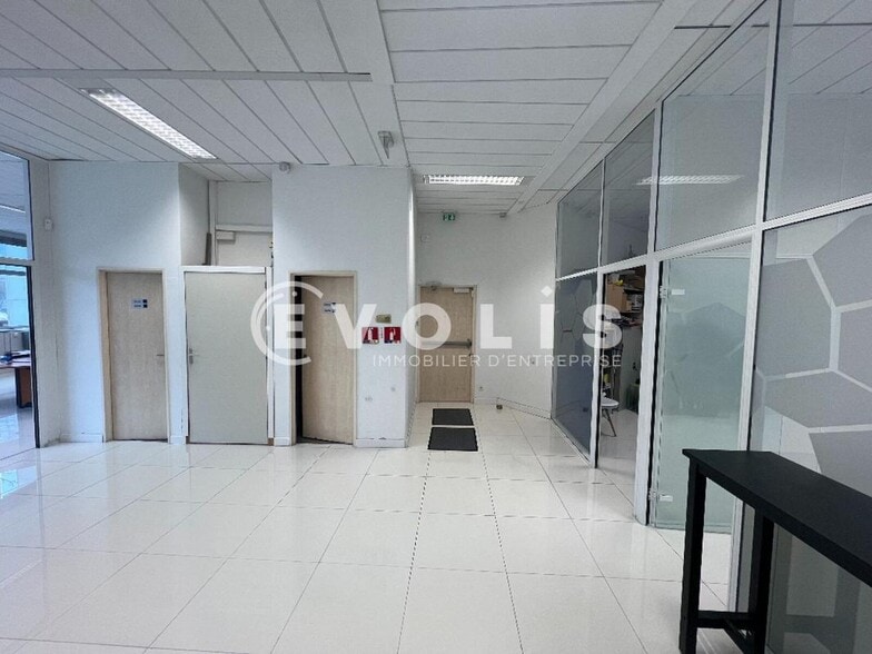 Office in Noisy-le-Grand for sale - Interior Photo - Image 3 of 6