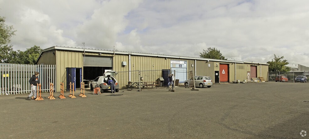 6 Whitestone Pl, Bathgate for sale - Primary Photo - Image 1 of 1