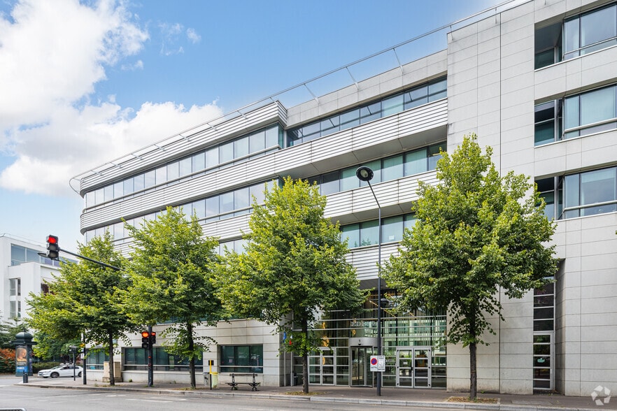 1 Avenue Du Stade De France, Saint-Denis to rent - Building Photo - Image 3 of 3