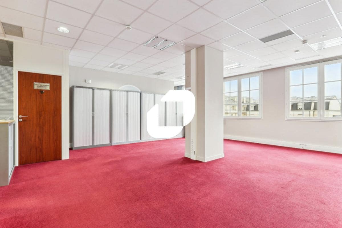 Office in Chessy to rent Interior Photo- Image 1 of 13