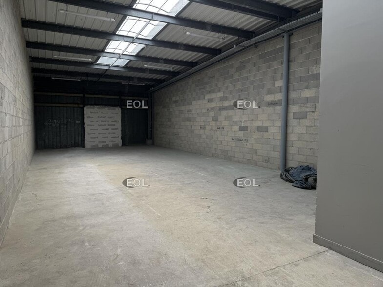 Light Industrial in Sainte-Geneviève-des-Bois to rent - Interior Photo - Image 2 of 3