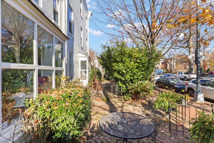 5 8th St SE, Washington, DC for rent - Building Photo - Image 2 of 17