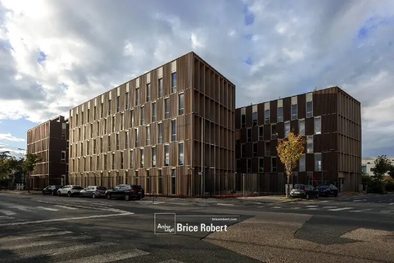 Office in Vaulx-en-Velin to rent Building Photo- Image 1 of 13