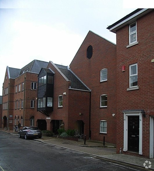 Staple Gdns, Winchester to rent - Building Photo - Image 2 of 3