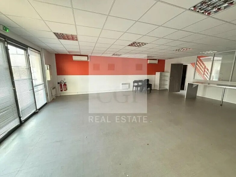 34 Rue Du 35eme Regiment D'Aviation, Bron to rent - Interior Photo - Image 2 of 8