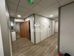 Office in Limas to rent Interior Photo- Image 1 of 1