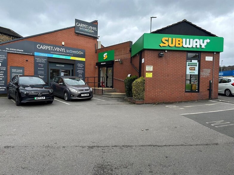 Birstall Retail Village, 895 Bradford Rd portfolio of 2 properties for sale on LoopNet.co.uk - Building Photo - Image 3 of 4