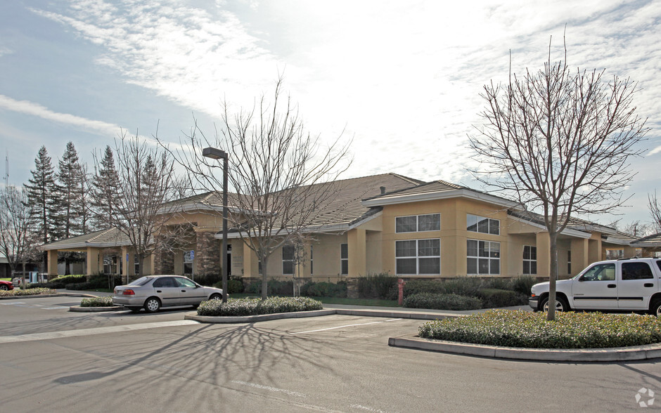 1110 Civic Center Blvd, Yuba City, CA for rent - Primary Photo - Image 1 of 6