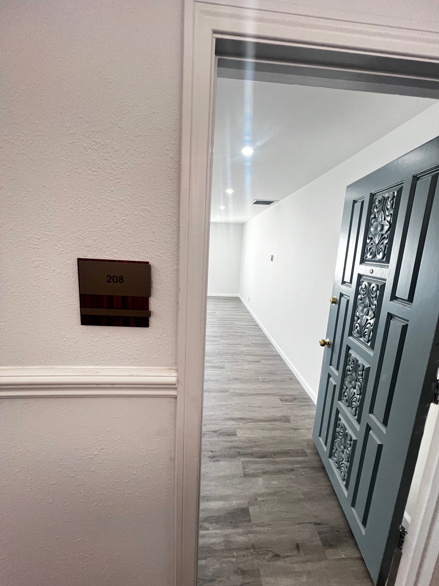 18582 Beach Blvd, Huntington Beach, CA to rent Interior Photo- Image 1 of 2