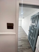 18582 Beach Blvd, Huntington Beach, CA to rent Interior Photo- Image 1 of 2