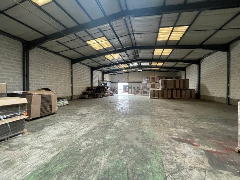 Light Industrial in Brétigny-sur-Orge to rent - Interior Photo - Image 1 of 7