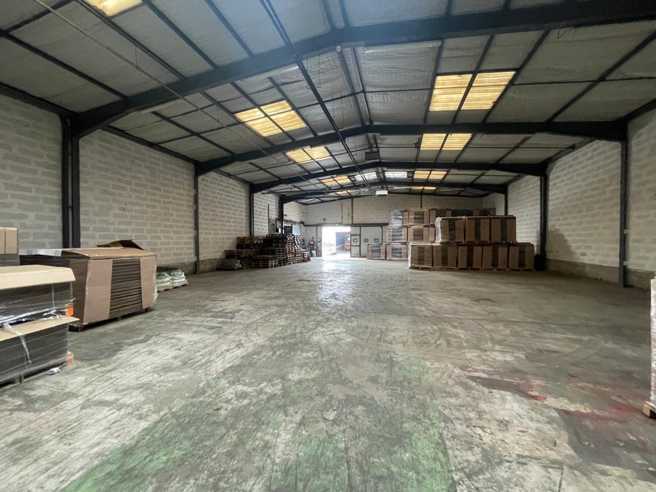 Light Industrial in Brétigny-sur-Orge to rent Interior Photo- Image 1 of 8