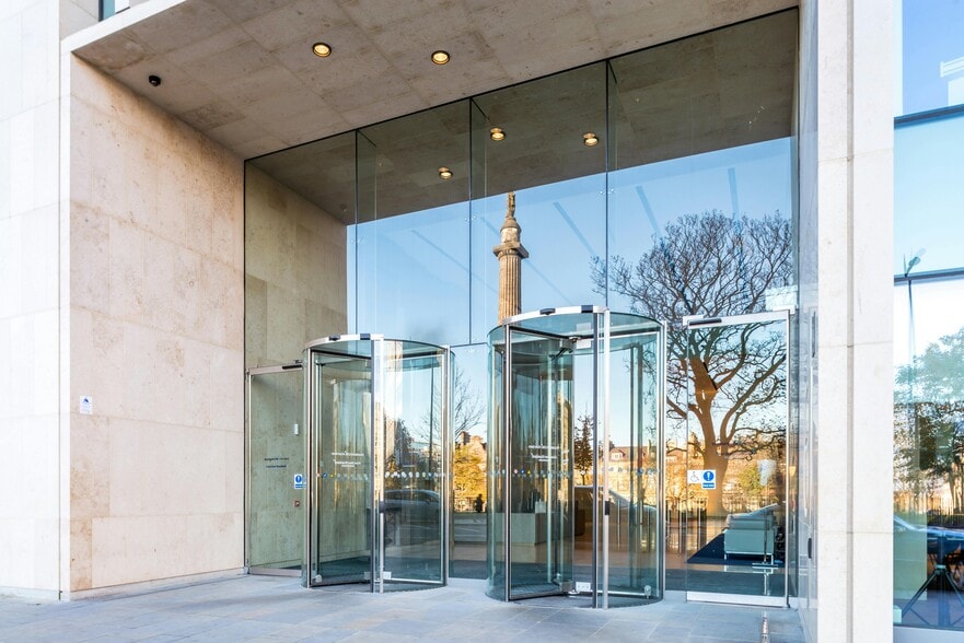 6 St. Andrew Sq, Edinburgh to rent - Building Photo - Image 3 of 5