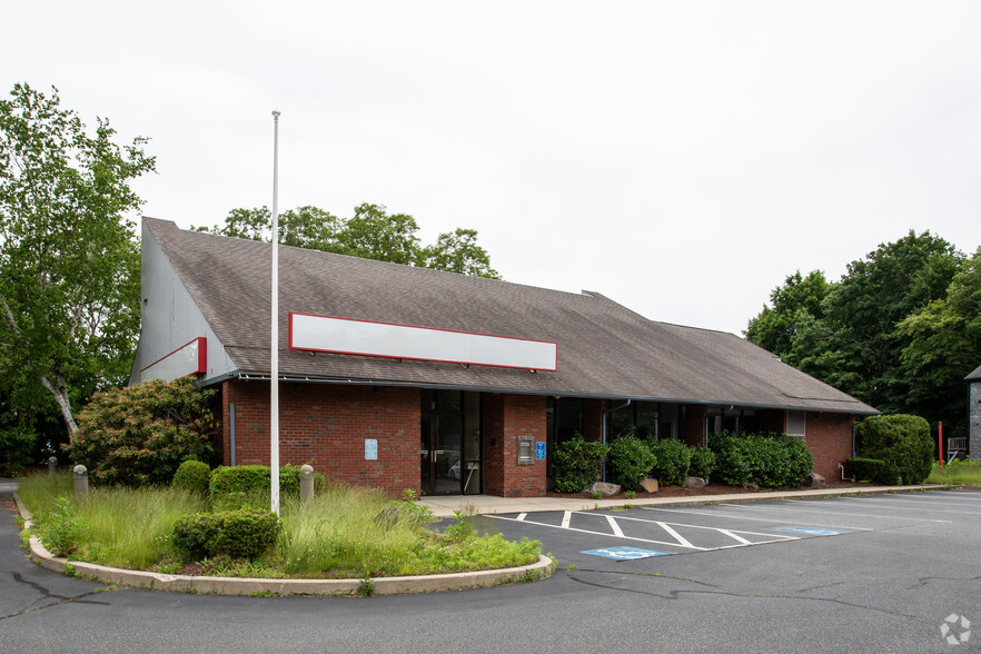 303 Columbia Rd, Hanover, MA for rent - Building Photo - Image 3 of 7