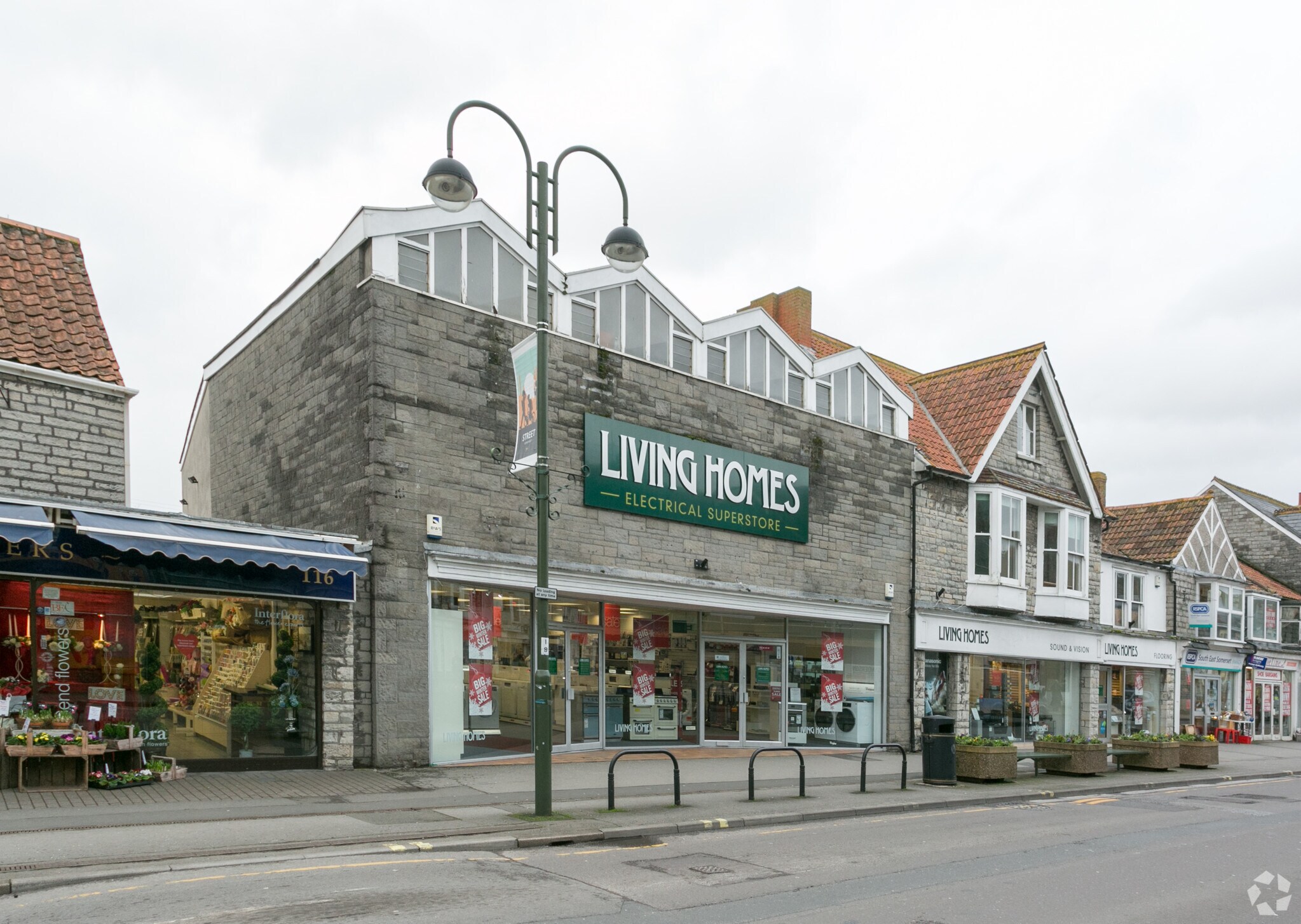 144 High St, Street to rent Primary Photo- Image 1 of 3