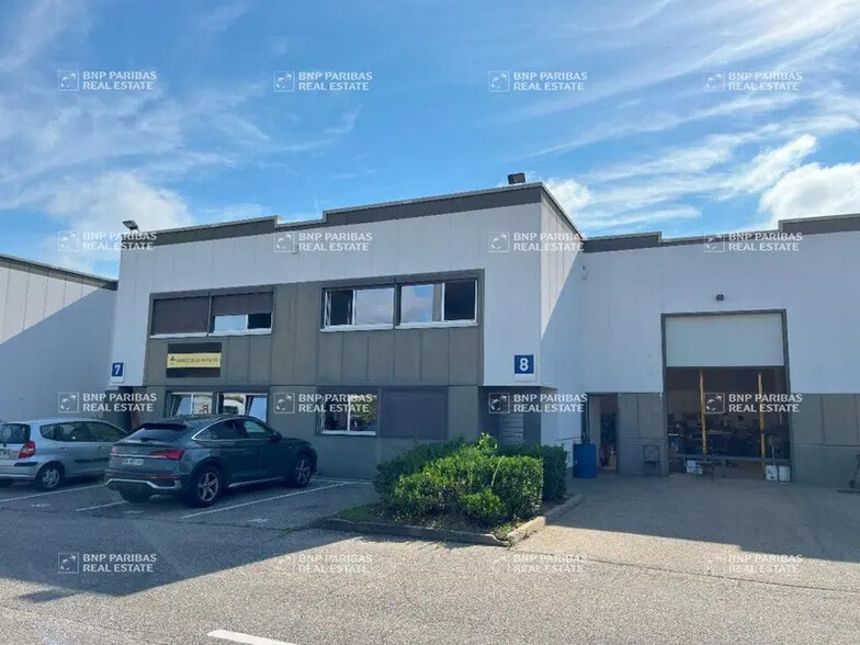 58 Avenue Des Bruyères, Décines-Charpieu to rent - Building Photo - Image 1 of 23