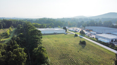 347 S Oak Ln, Waynesboro, VA for rent Building Photo- Image 1 of 5