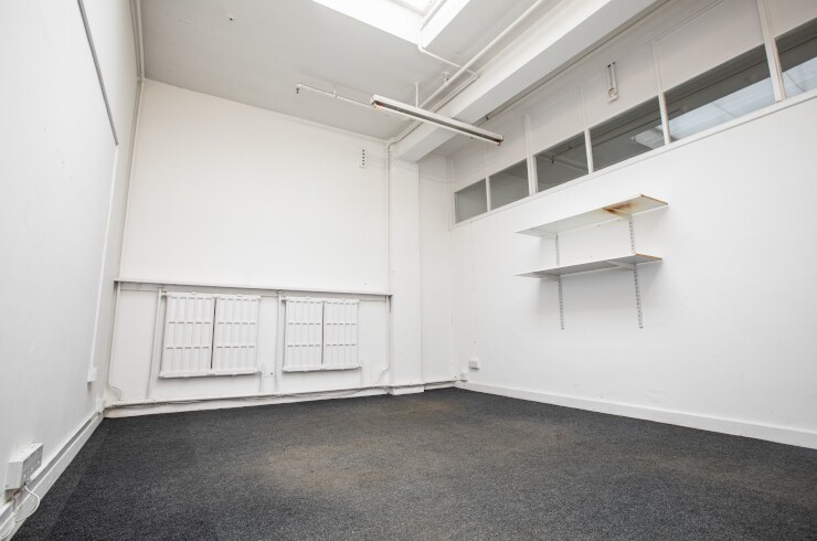 First Way, Wembley to rent - Interior Photo - Image 2 of 7
