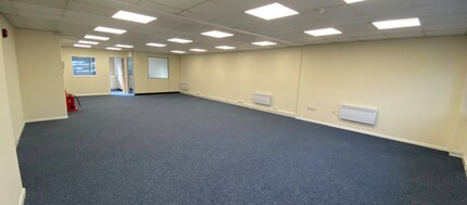 Raynesway, Derby to rent Interior Photo- Image 2 of 3
